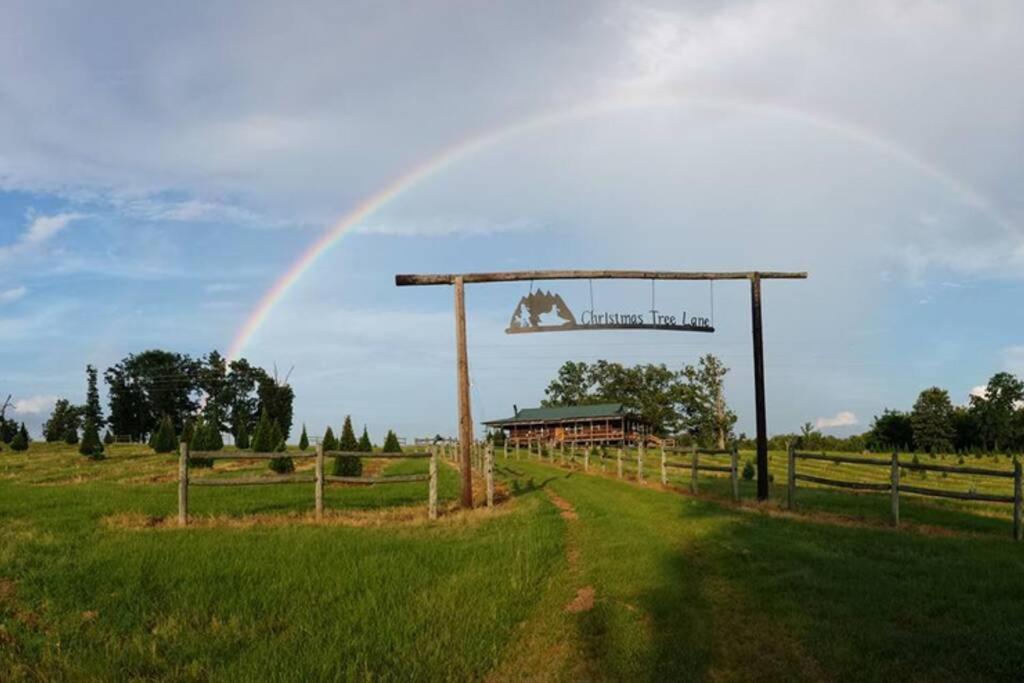 Rural Life On A Real Christmas Tree Farm! Hallmark Experience! Ozark Exterior foto
