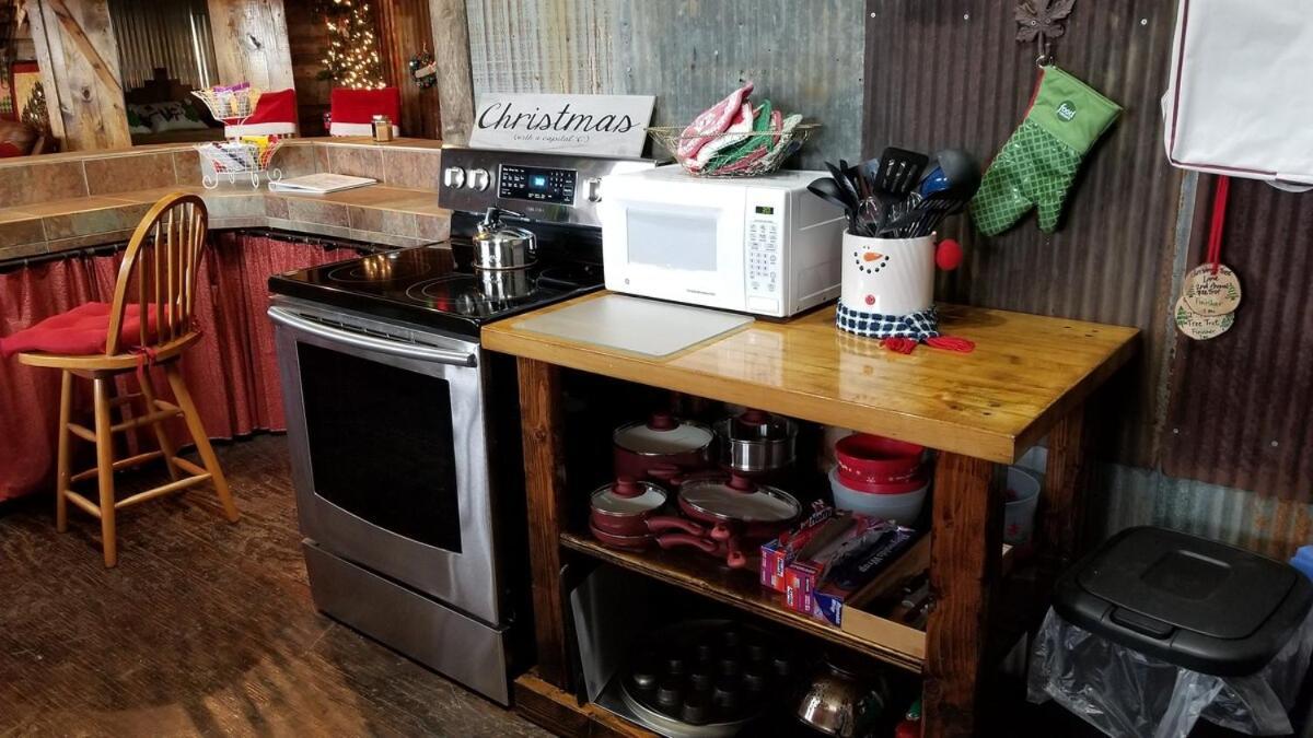 Rural Life On A Real Christmas Tree Farm! Hallmark Experience! Ozark Exterior foto