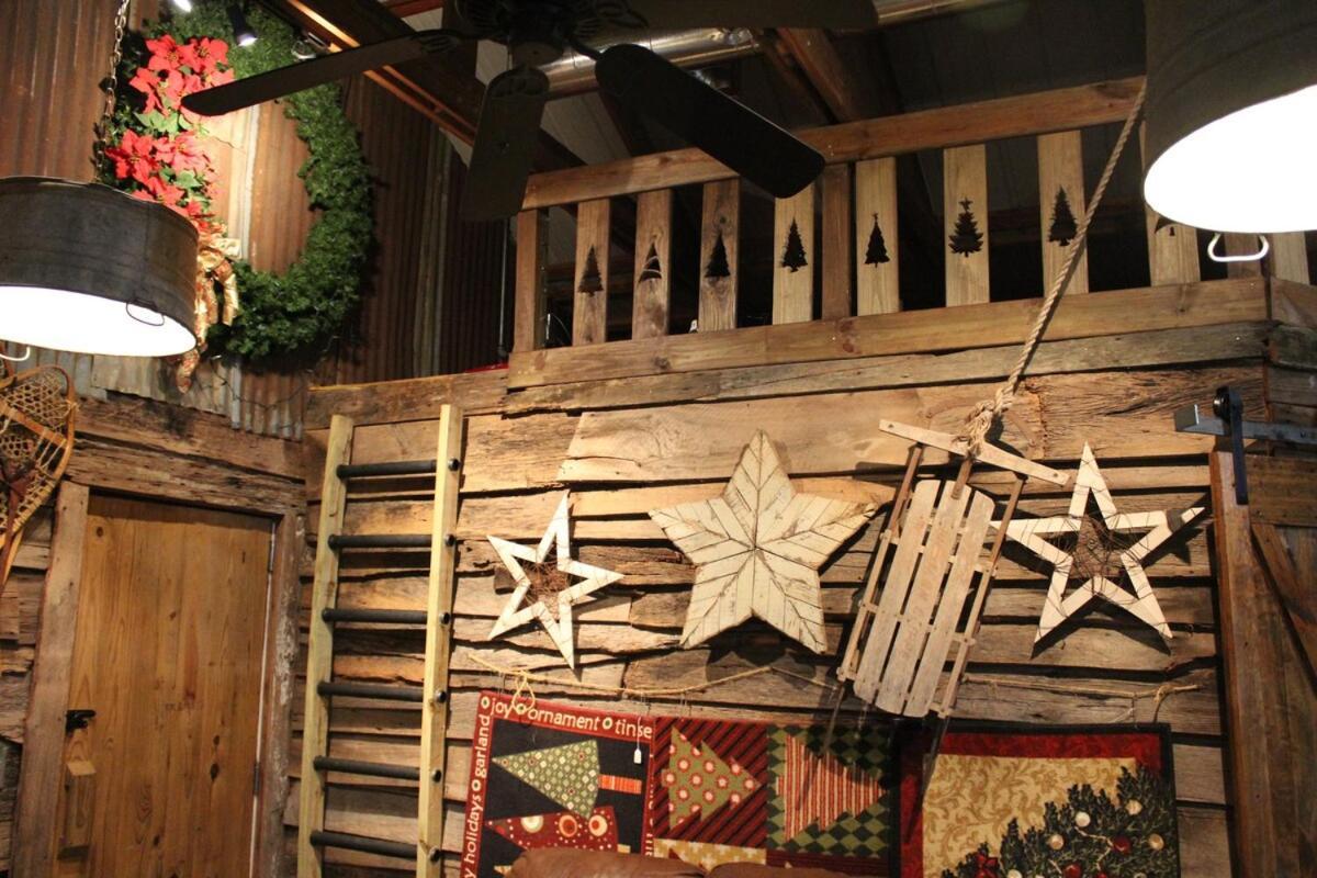 Rural Life On A Real Christmas Tree Farm! Hallmark Experience! Ozark Exterior foto