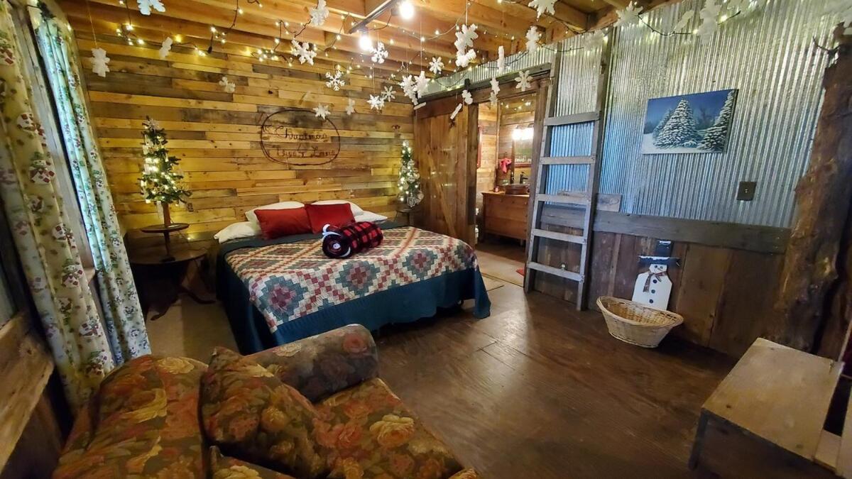 Rural Life On A Real Christmas Tree Farm! Hallmark Experience! Ozark Exterior foto