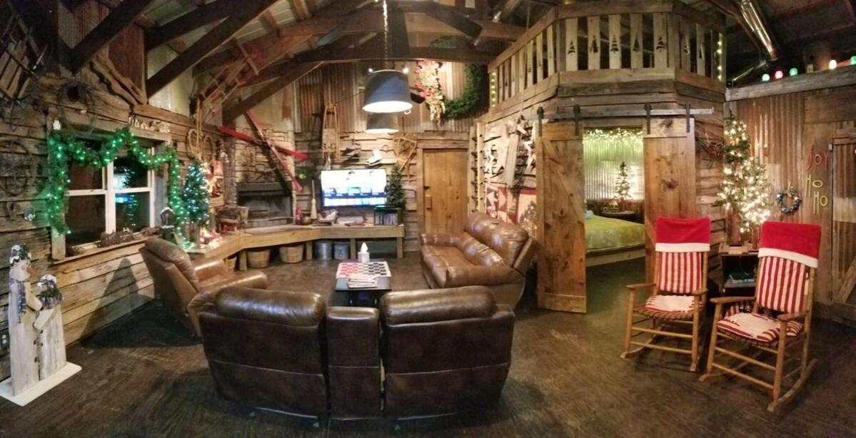 Rural Life On A Real Christmas Tree Farm! Hallmark Experience! Ozark Exterior foto